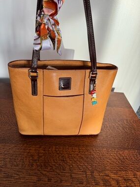Dooney & Bourke Tan/Mustard Leather Shoulder Bag w/Dark Brown Straps w/Dust Bag